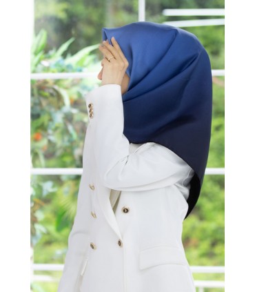 VISSONA%100 Twill İpek Çıtır Çiçek Desenli Lacivert Renkli 90x90 Eşarp Dikim Şekli : El Dikişi LACİVERT / BUZ MAVİSİ